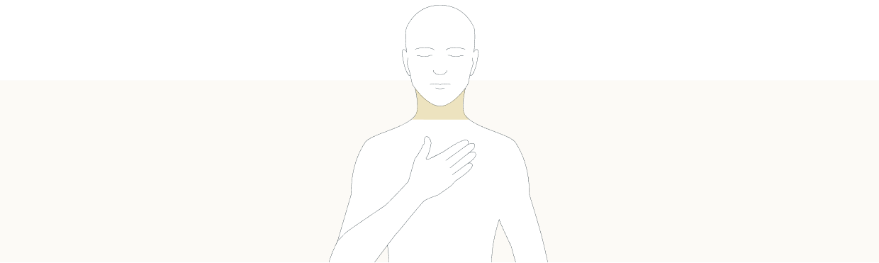 Linjeteckning av en person med handen på bröstet, med halsen framhävd.